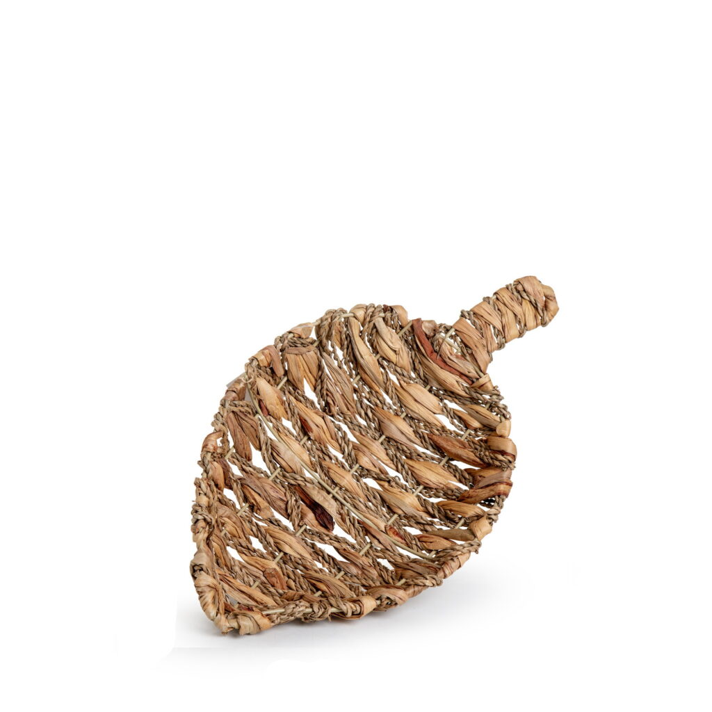 סל קש בצורת עלה קלוע 38*22*6 ס"מ של דקל בע"מ